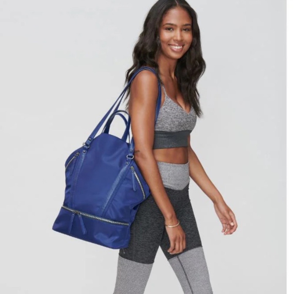 Runway tote bag dark blue SOL AND SELENE new with tag